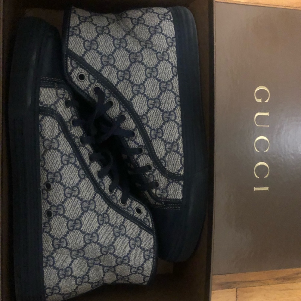 Mens Gucci GG canvas hightop sneakers. gucci size 9G